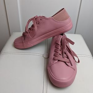 Casual women's shoes
